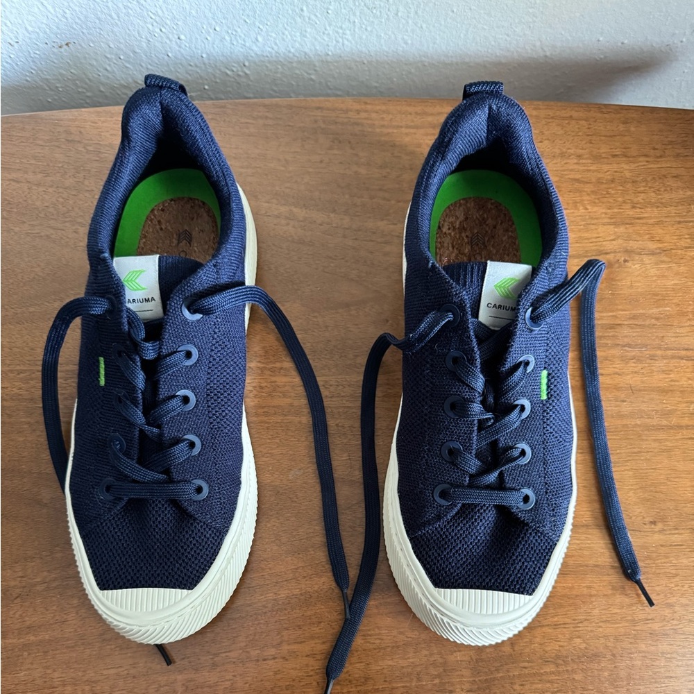 Cariuma Navy Sneakers knit material with White Soles
